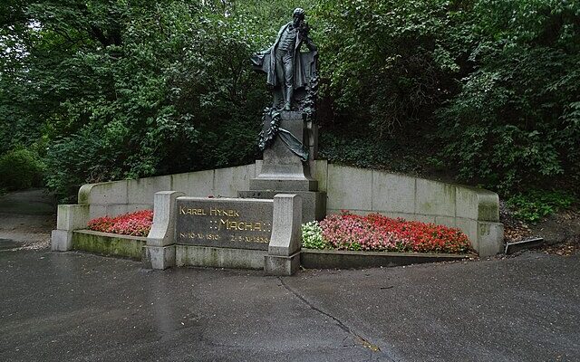 Karel Hynek Mácha by letos oslavil 215. narozeniny. Dodnes není známá příčina jeho smrti